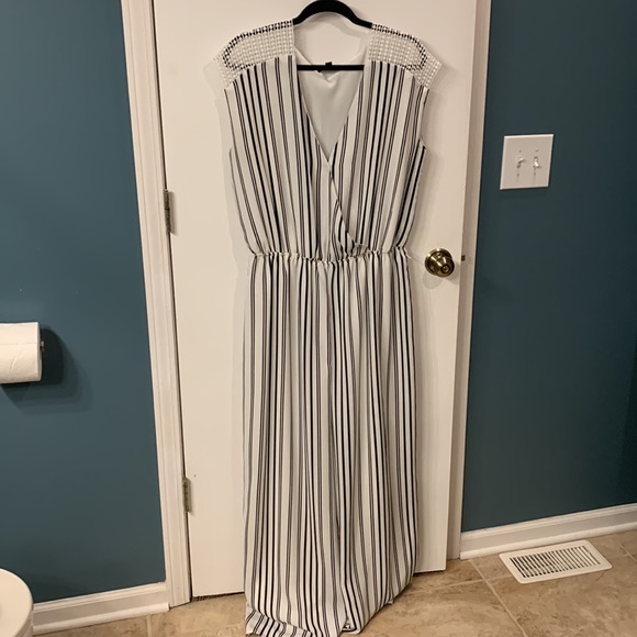 White and black striped jumpsuit - Picture 2 of 5